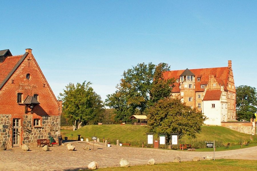 Schloss mit Cafè und Restaurant in Ulrichshusen